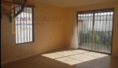 Casa con espacio para local